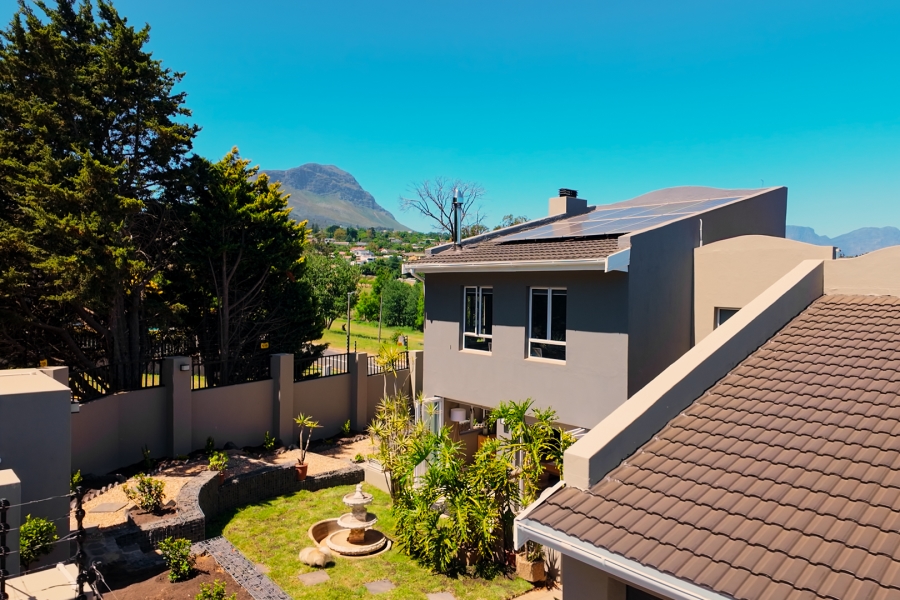 5 Bedroom Property for Sale in Heldervue Western Cape